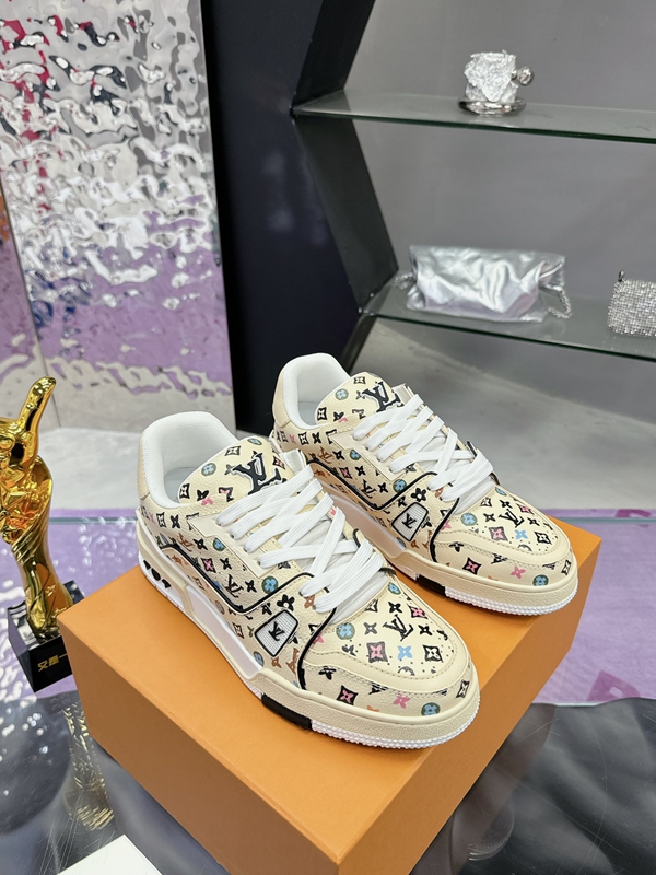 ルイヴィトン靴背面デザイン